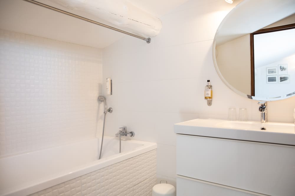 chambre d'hotel salle de bain