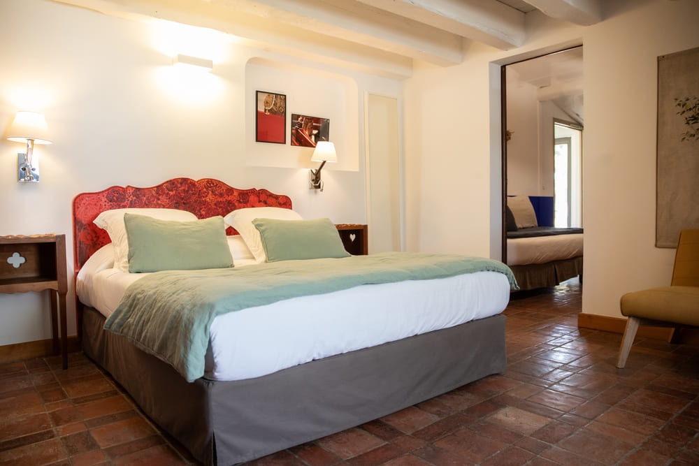 chambre d'hotel lit double