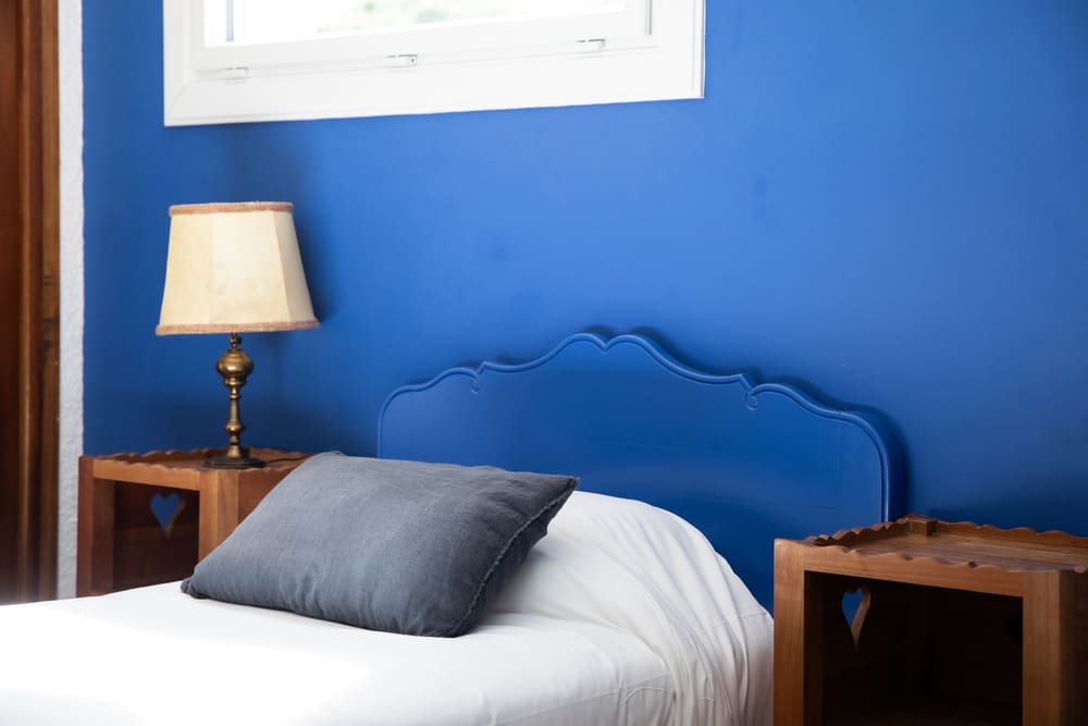 chambre d'hotel lit individuel
