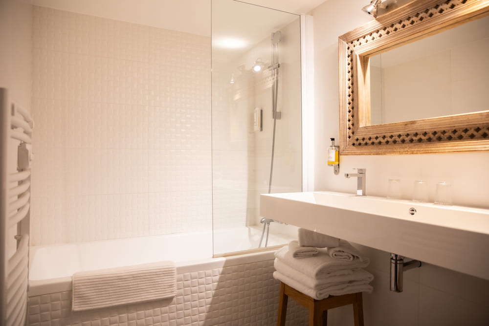 chambre d'hotel salle de bain