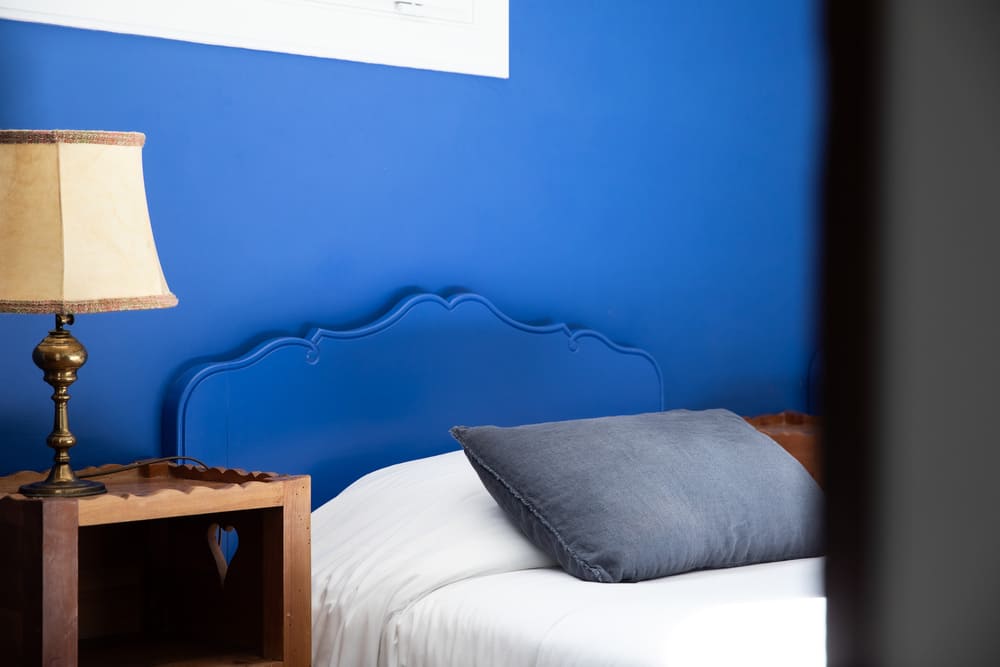 chambre d'hotel lit individuel