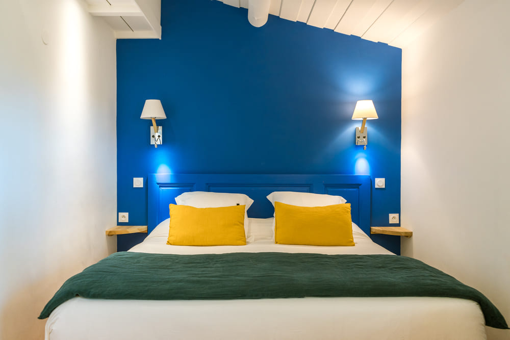 chambre d'hotel lit double