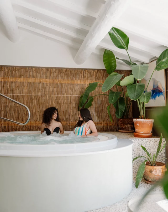 On dit oui au Jacuzzi ! 🧡

→ Ouvert de 10h30 à 16h45, en accès libre et gratuit pour les résidents
→ Privatisation possible pendant 45min – 17€ / personne

___

𝗛𝗼̂𝘁𝗲𝗹**** 𝗢𝘂𝘀𝘁𝗮𝘂 𝗖𝗮𝗺𝗮𝗿𝗴𝘂𝗲𝗻
Votre hôtel familial en pleine Camargue

🖥️ @‌agence.foudre
