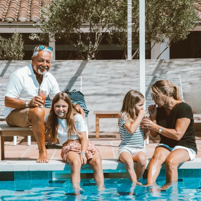 Quoi de plus beau que des vacances en famille, où les générations se retrouvent pour partager rires et douceur de vivre ? ☀️

Grands-parents et petits-enfants créent ici des souvenirs qui resteront… bien après les vacances 💙

📍 Réservez votre séjour et vivez l’expérience camarguaise en famille

___

𝗛𝗼̂𝘁𝗲𝗹**** 𝗢𝘂𝘀𝘁𝗮𝘂 𝗖𝗮𝗺𝗮𝗿𝗴𝘂𝗲𝗻
Votre hôtel familial en pleine Camargue
🔗 Réservation en ligne l lien en bio

#hotel #occitanie #vacancesencamargue
#camargue #sud #france #hôtelcamargue #teritoria

📷 @maegalvezeyesight
